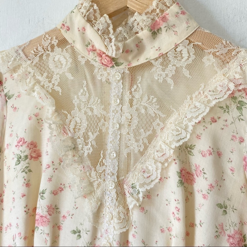 Vintage Prairie Maxi Dress Ditsy Floral Tiered Ruffle Cream Lace Cottagecore - Picture 3 of 16